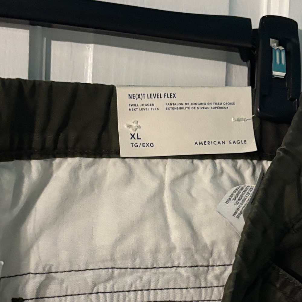 American Eagle Outfitters Green Camo Cargo Pants - Picture 10 of 10